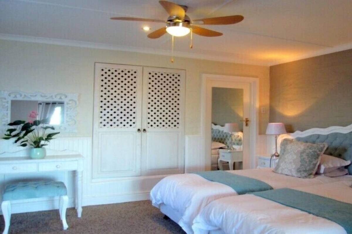 Luxury Pool/Lagoon Facing Twin Room (1) | Egyptian cotton sheets, premium bedding, down comforters, in-room safe