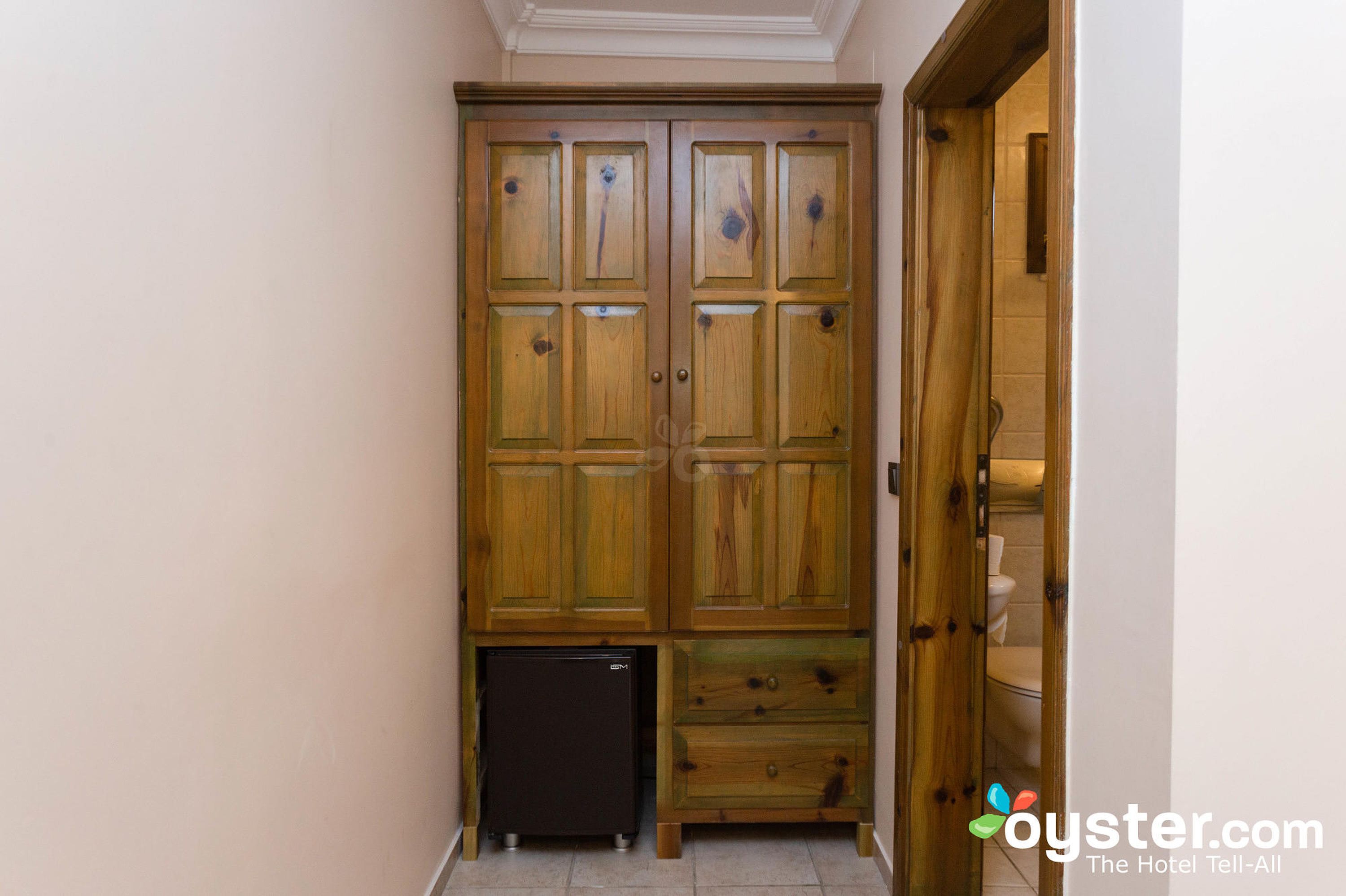 egyptian cotton sheets, premium bedding, minibar, in-room safe