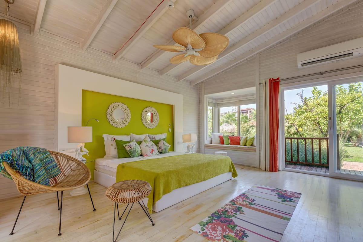 Luxury Suite | 1 bedroom, minibar, in-room safe, individually decorated