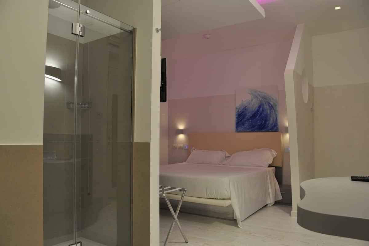 Hochwertige Bettwaren, Daunenbettdecken, Minibar, Zimmersafe