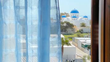 Camera Tradizionale, vista mare parziale | Una cassaforte in camera, con stile personalizzato