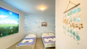 Traditional Studio, Patio (Quadruple) | Living area