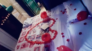 Desk, cribs/infant beds, free WiFi, bed sheets