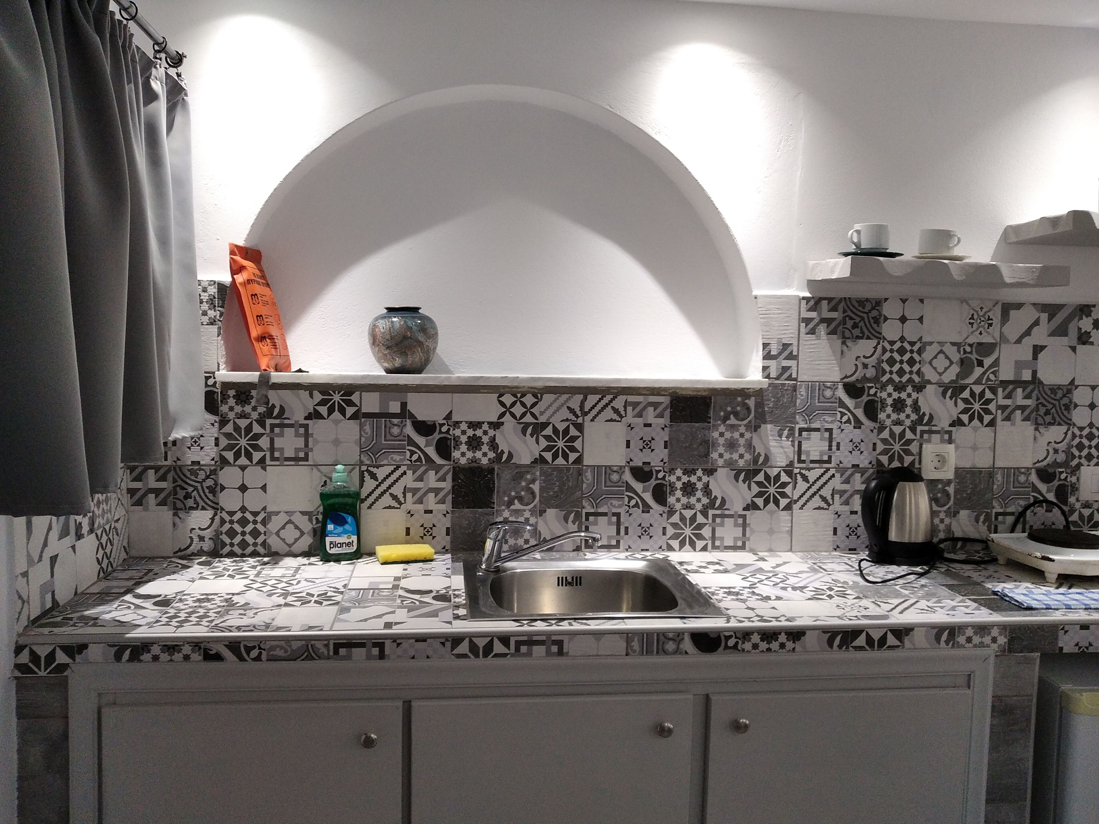 Classic-værelse til 4 personer - terrasse | Privat køkken | Køleskab, kogeplade, elkedel, køkkentøj/tallerkener/redskaber