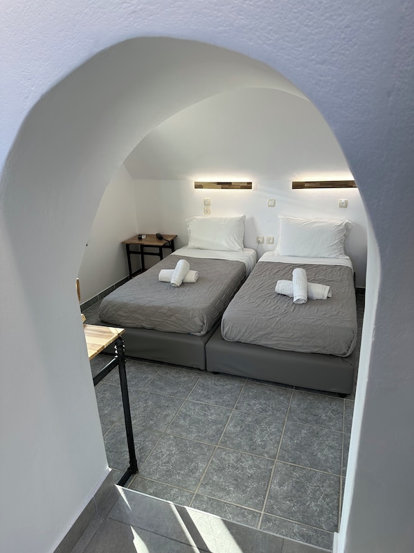 Estudio superior | Caja de seguridad en la habitación, insonorización y ropa de cama 