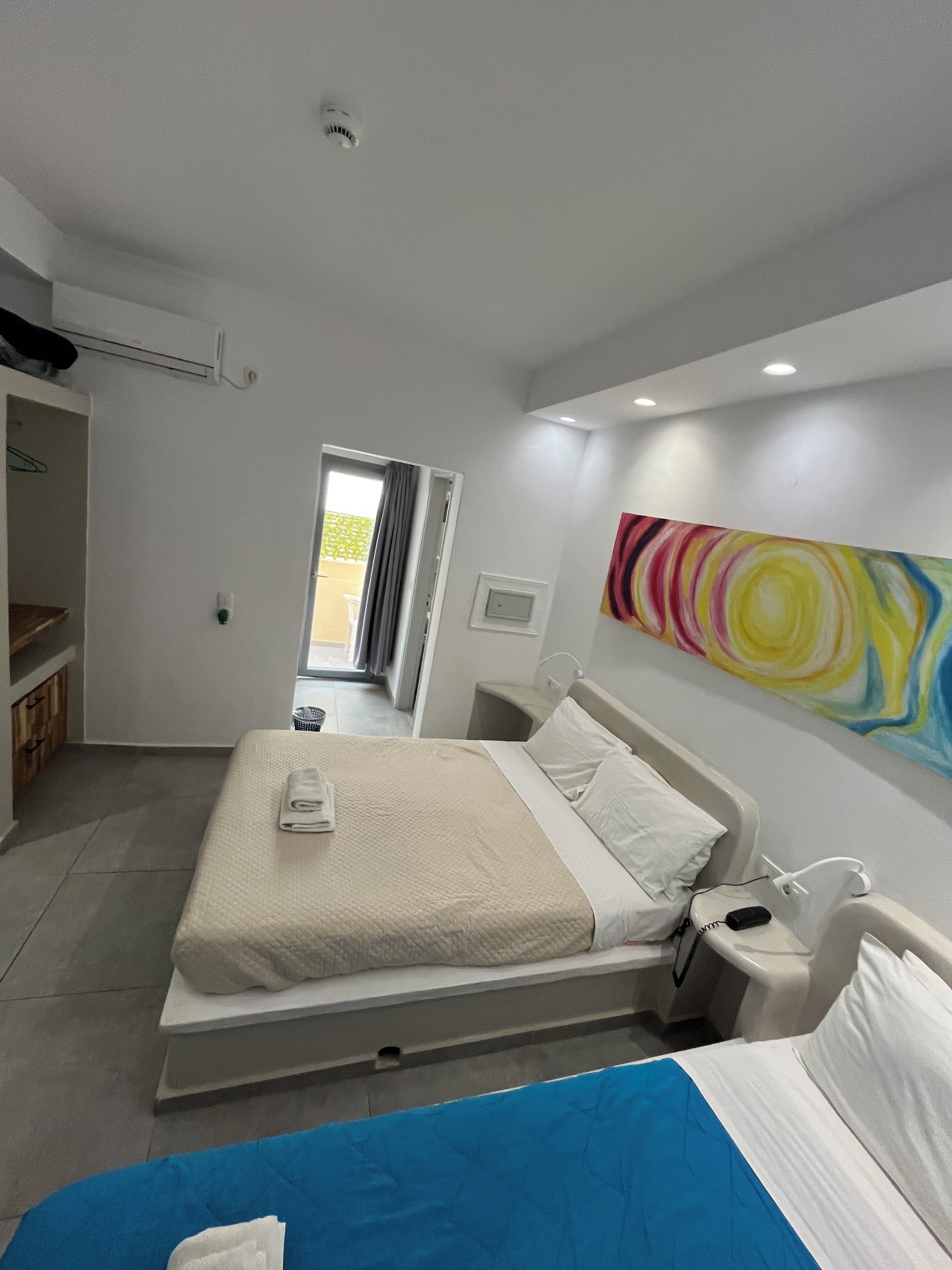 Standard-studiolejlighed | Pengeskab på værelset, lydisolering, sengetøj