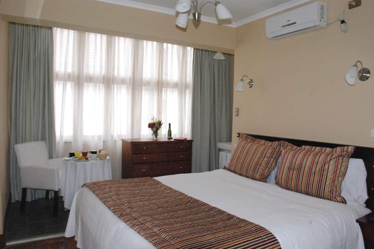 1 bedroom, pillow-top beds, in-room safe, rollaway beds