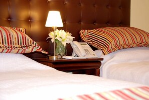 Superior Room, 1 Double Bed | 1 bedroom, pillowtop beds, in-room safe, rollaway beds - Oporto Hotel (Santiago)