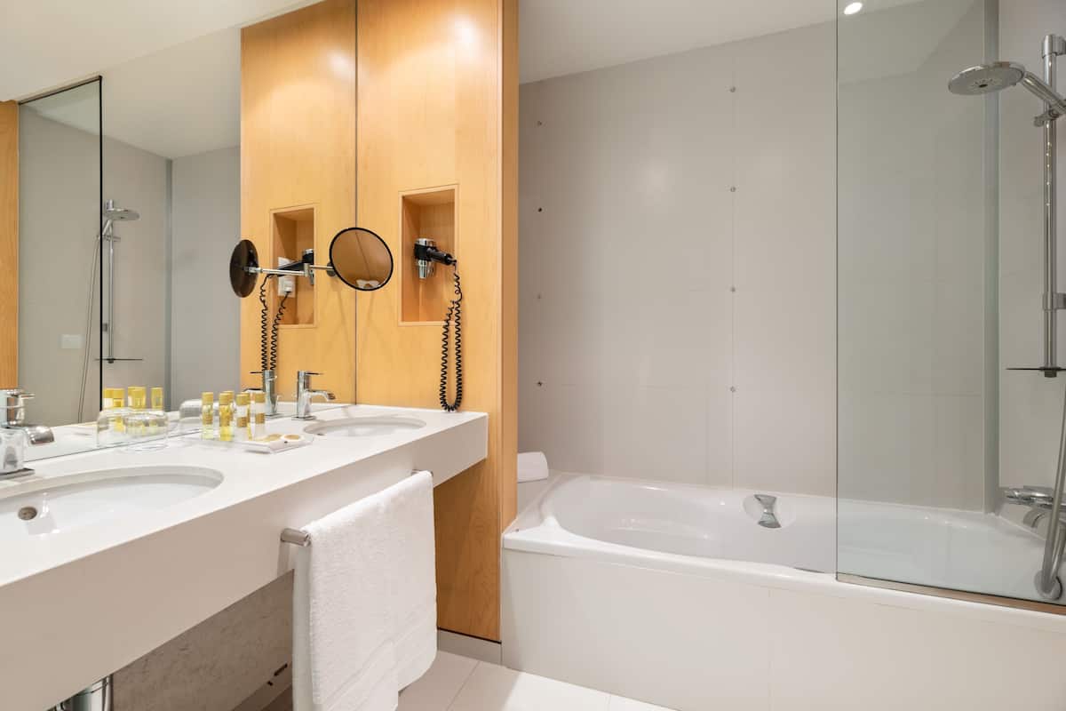 combined shower/bathtub, deep-soaking bathtub, eco-friendly toiletries