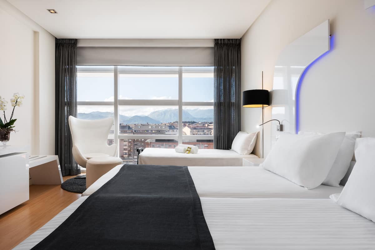 triple room | 1 bedroom, minibar, in-room safe, desk