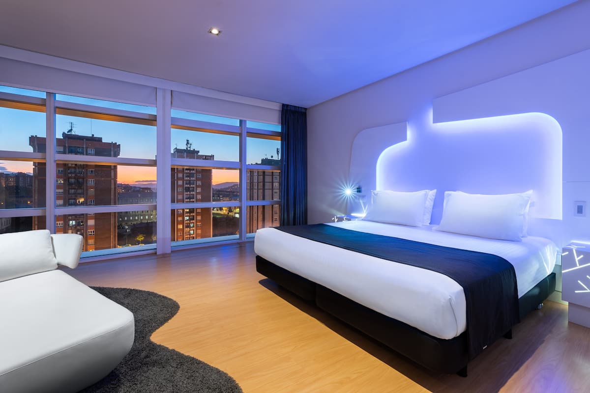 triple room | 1 bedroom, minibar, in-room safe, desk