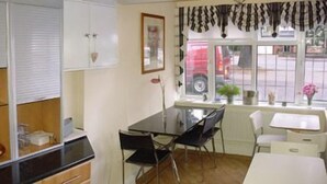 Breakfast area - Station Approach (Solihull)