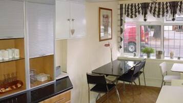 Daily English breakfast (GBP 7.50 per person)