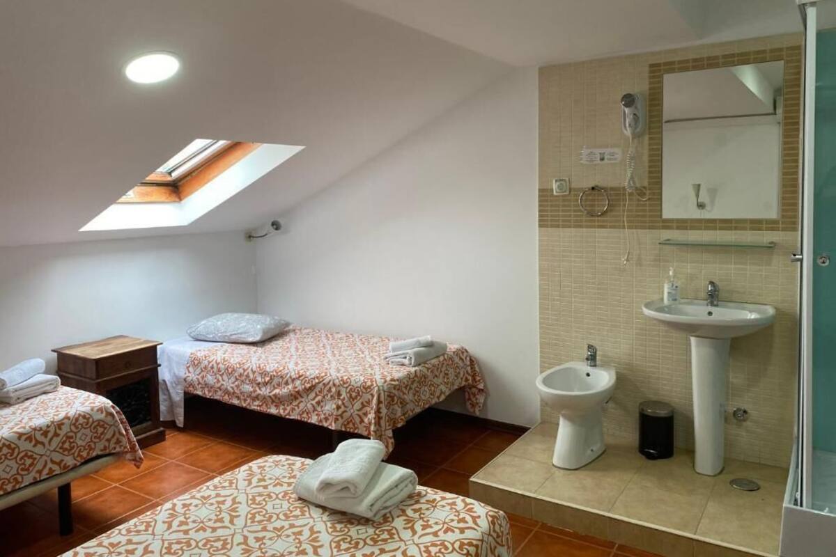 Basic Triple Room, Shared Bathroom | WiFi (free), individually furnished, bed sheets