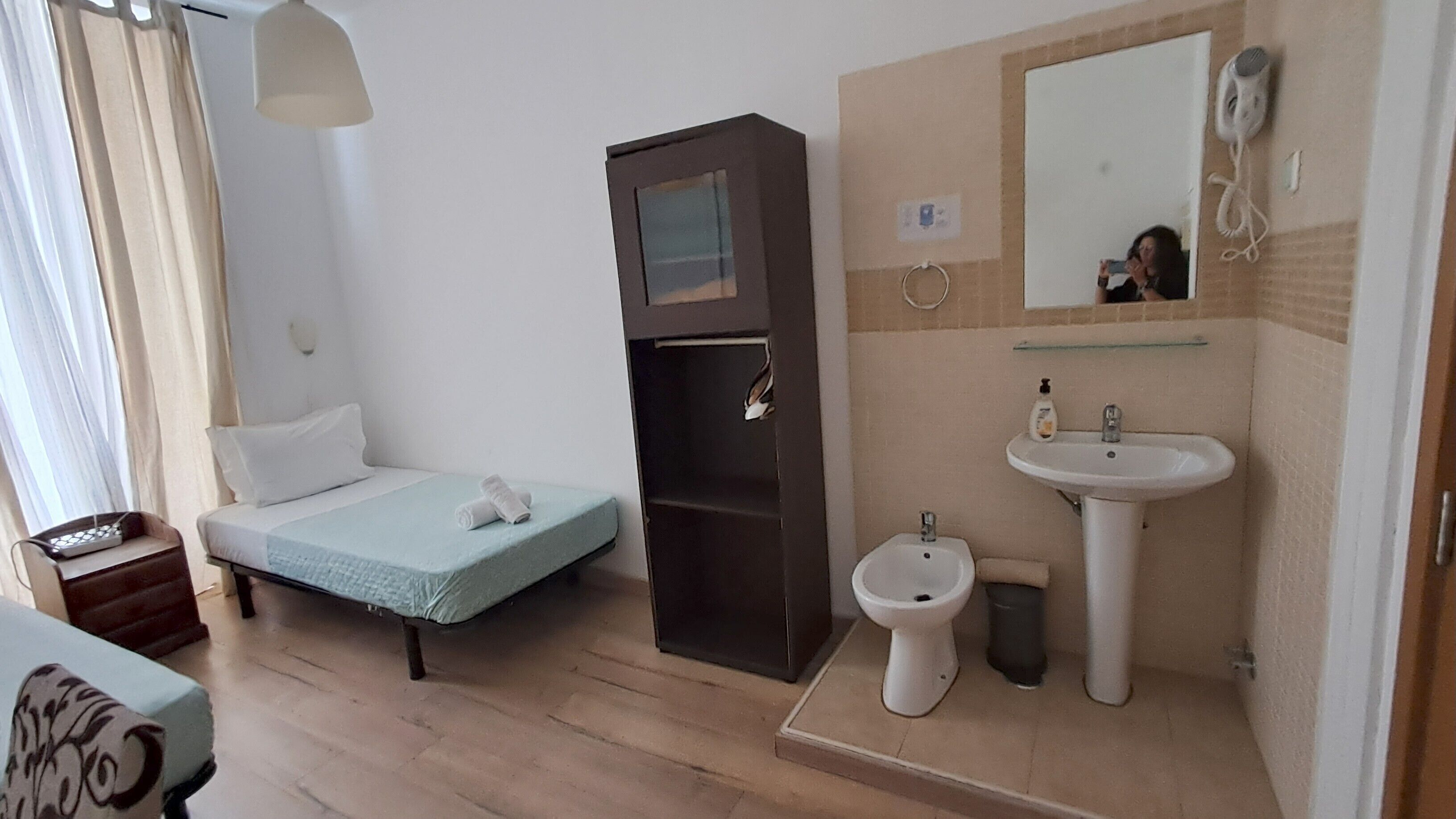 雙床房, 共用浴室 (with Shower, Bidet & Sink) | 免費無線上網、布置獨特