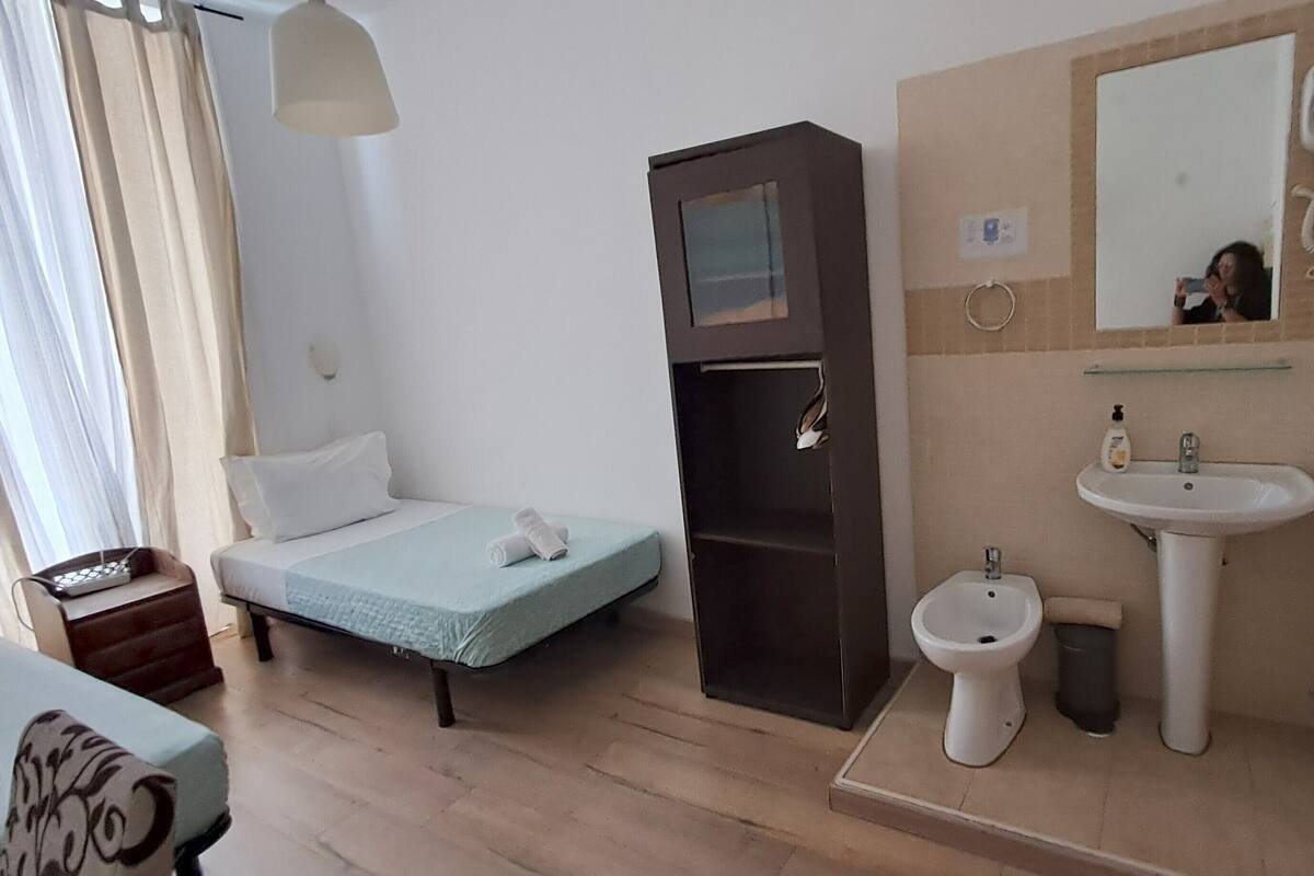 Twin Room, Shared Bathroom (with Shower, Bidet & Sink) | WiFi (free), individually furnished, bed sheets