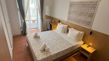 Classic-Doppel- oder -Zweibettzimmer, eigenes Bad | Zimmersafe, individuell eingerichtet, kostenloses WLAN, Bettwäsche