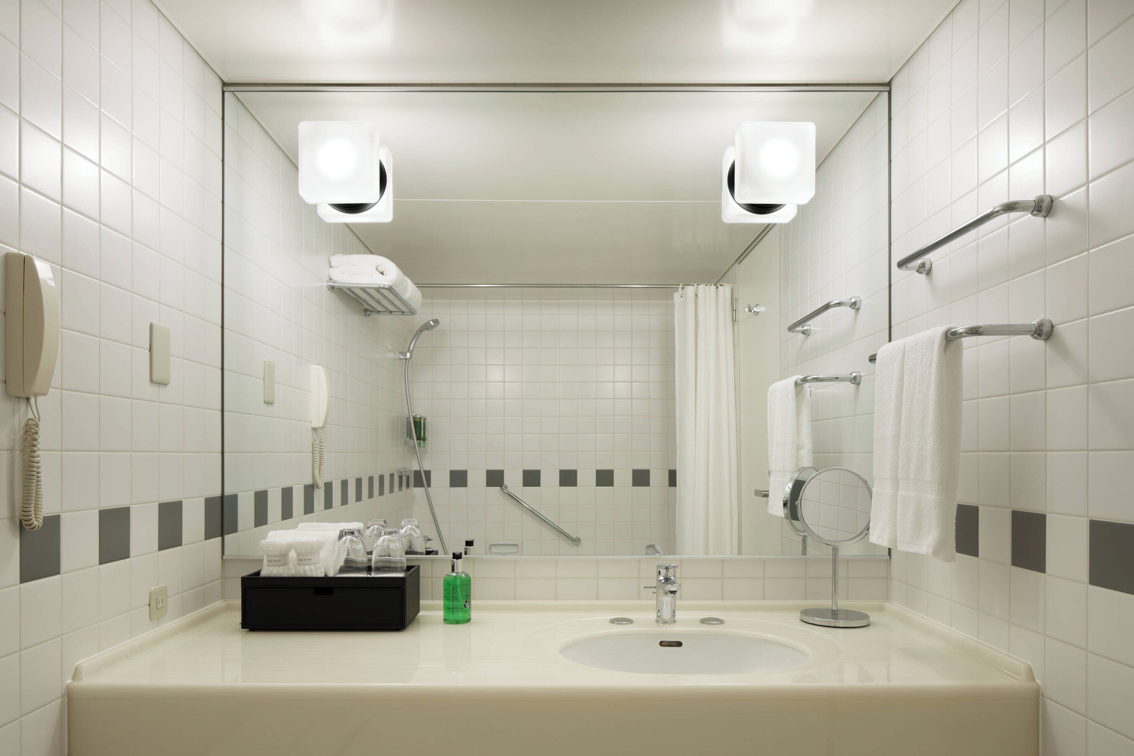 Combined shower/tub, deep soaking tub, free toiletries, hair dryer