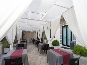 Outdoor dining - Hotel Zenit Salento (Lecce)