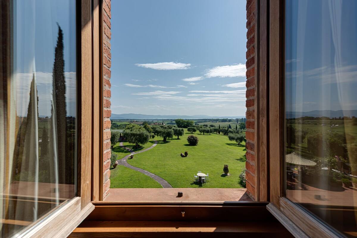 standard suite, 1 double bed | 1 bedroom, frette italian sheets, minibar, in-room safe