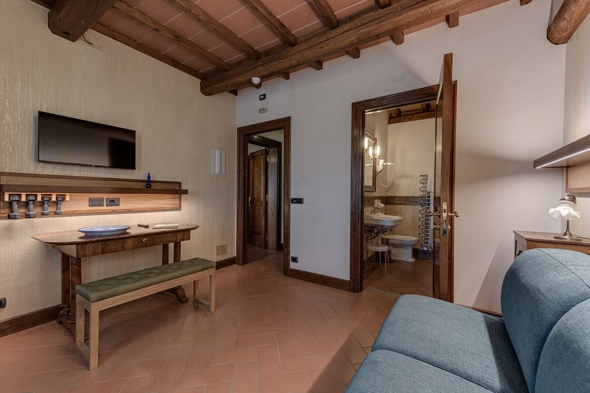 standard suite, 1 double bed | 1 bedroom, frette italian sheets, minibar, in-room safe