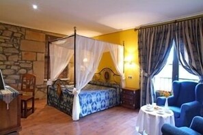 Cortinas blackout, camas extra y wifi gratis 