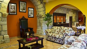 Lobby lounge