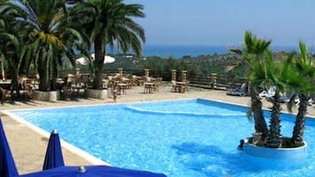 Kolam renang outdoor