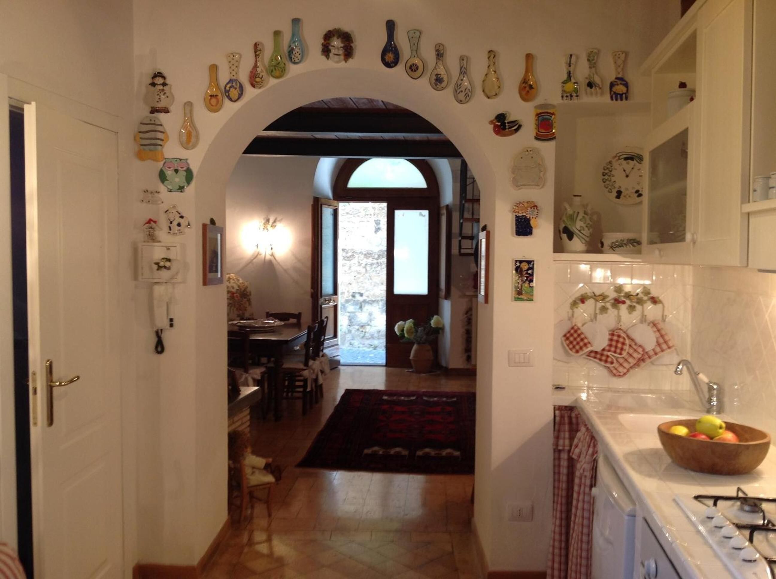Fridge, coffee/tea maker