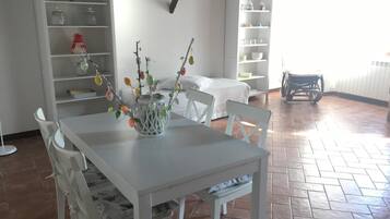 1 camera, una scrivania, ferro/asse da stiro, Wi-Fi gratuito