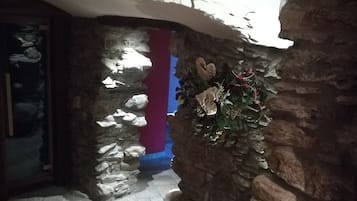 Un sauna, una bañera de hidromasaje, baño turco/hammam