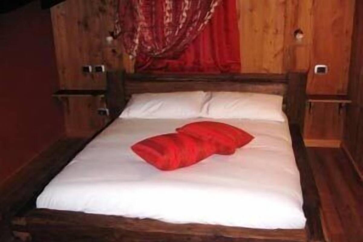 Suite | Down comforters, WiFi (free)