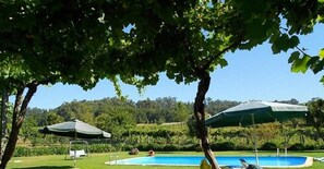Seasonal outdoor pool - Stone Farm Hostel (Felgueiras)