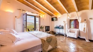 Deluxe Double Room, Terrace | Premium bedding, minibar, in-room safe, laptop workspace