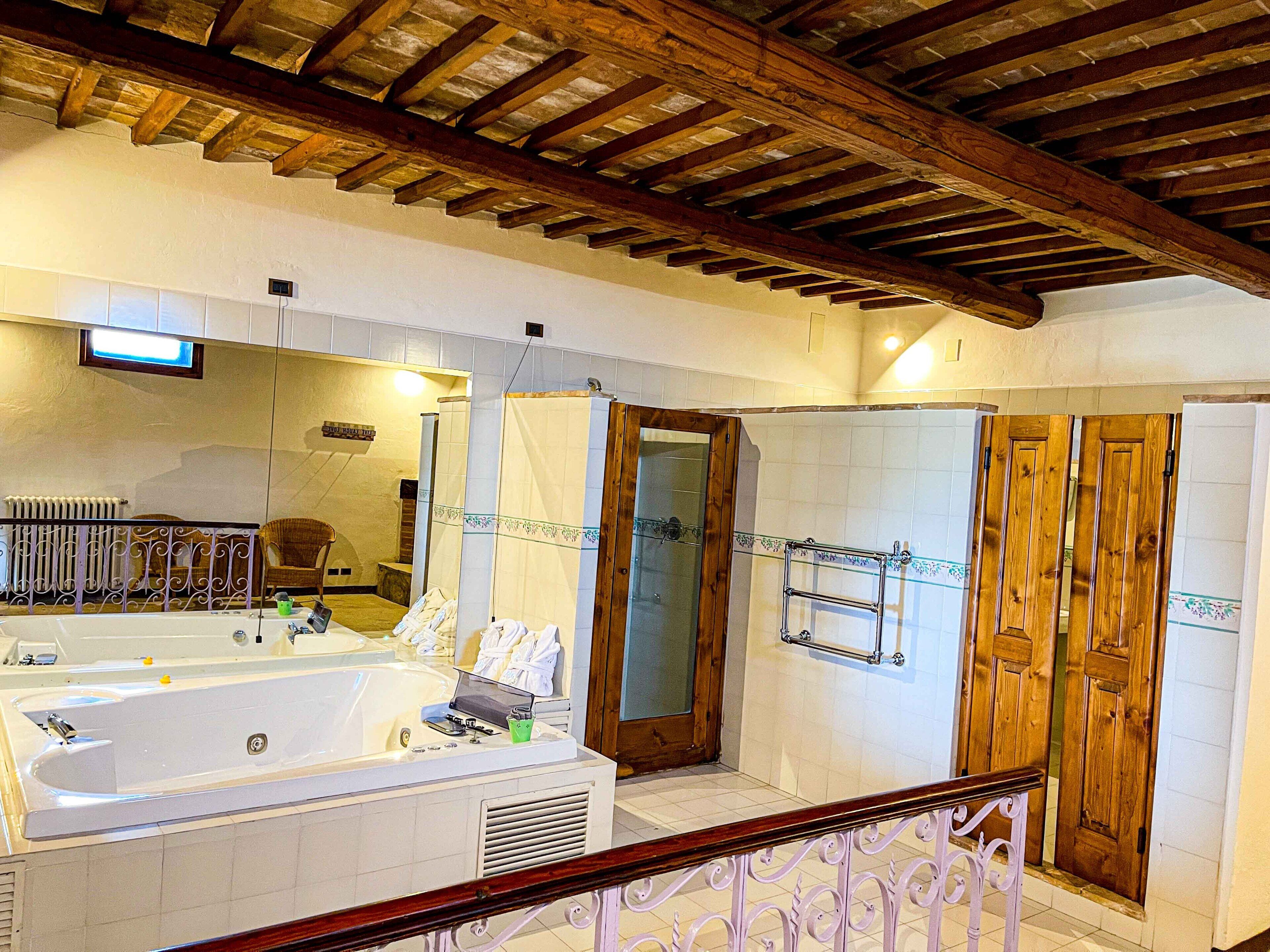 deluxe suite, hill view | bathroom | free toiletries, hair dryer, slippers, towels