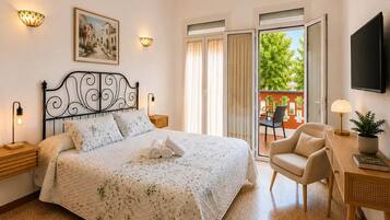 Ropa de cama de alta calidad, minibar y decoración personalizada