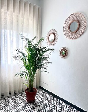 Standard Room, 2 Single Beds | Living area