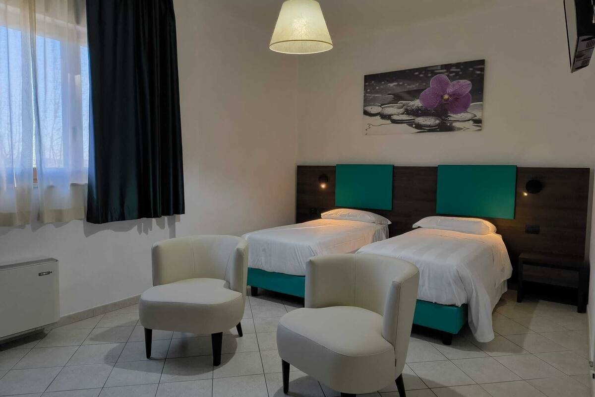 standard double or twin room | desk, free wifi, bed sheets, wheelchair access