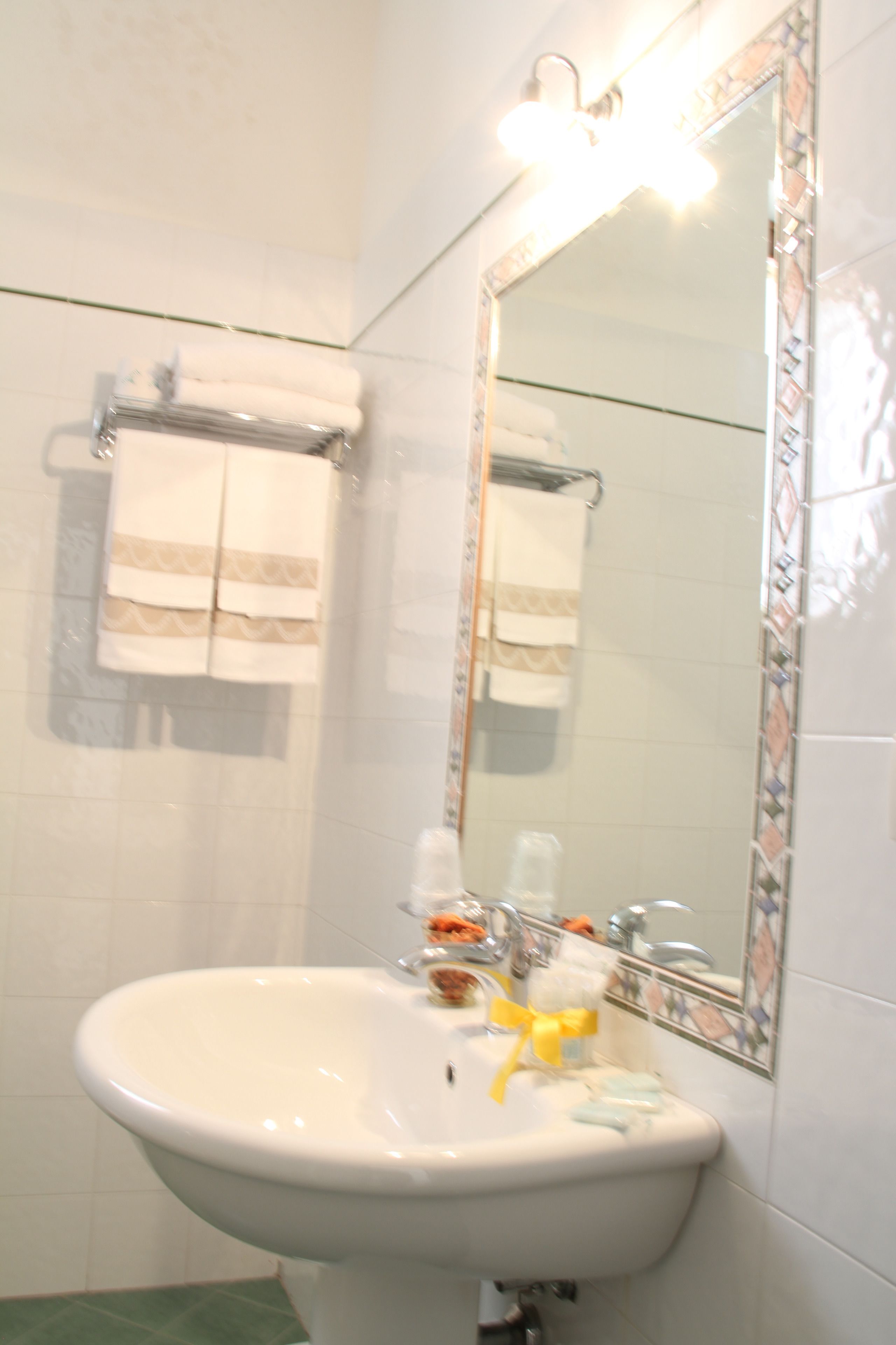 standard double or twin room | bathroom sink