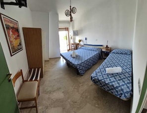 Habitación Confort | Caja fuerte, escritorio, tabla de planchar con plancha y wifi gratis