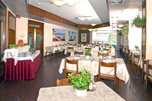 Daily buffet breakfast for a fee