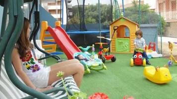 Children’s play area – outdoor