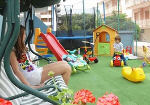 Children’s play area – outdoor
