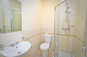 Shower, free toiletries, hair dryer, towels - Leigh House Hotel (London)