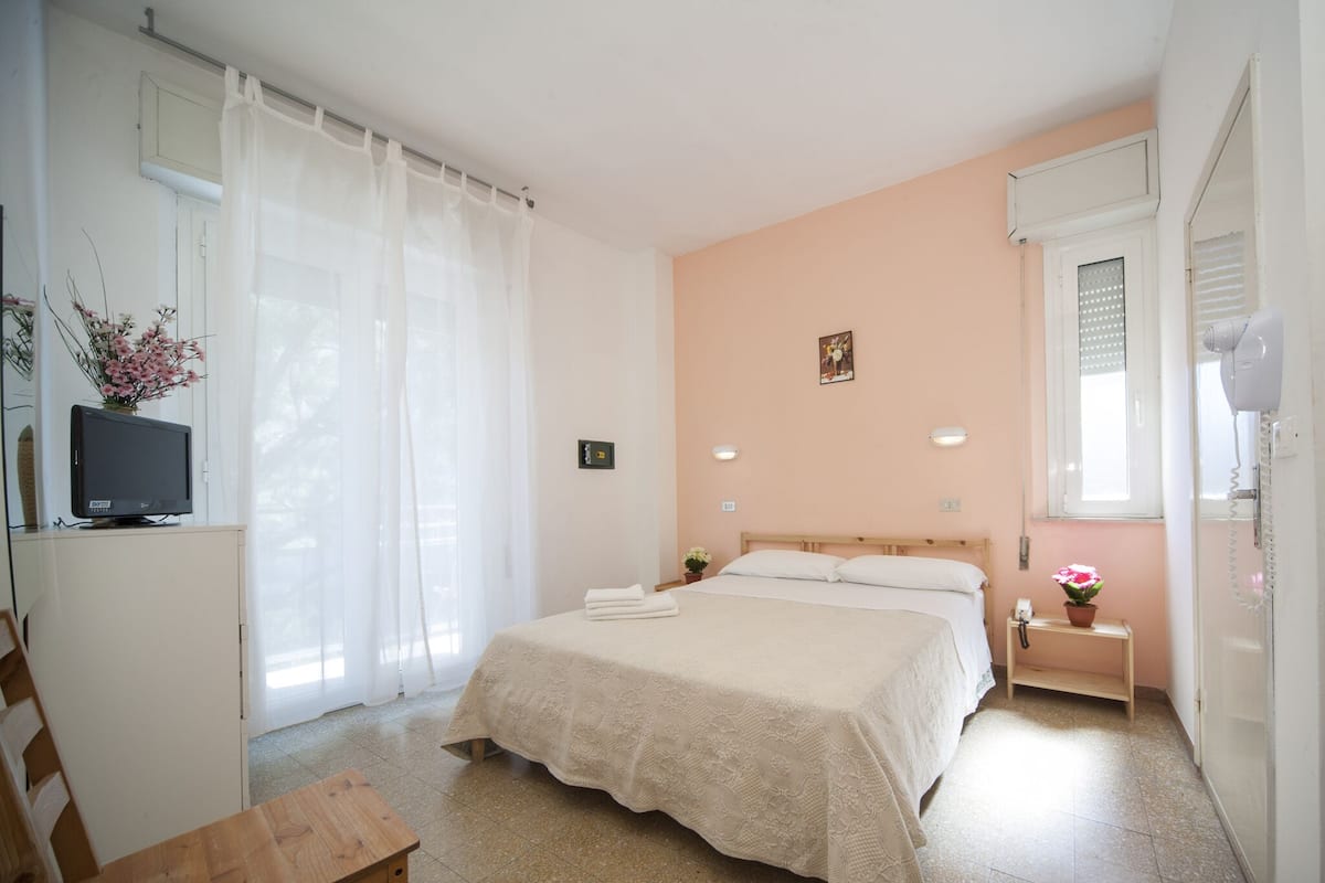 Double Room, Balcony | Peti besi dalam bilik, meja, Wi-fi percuma