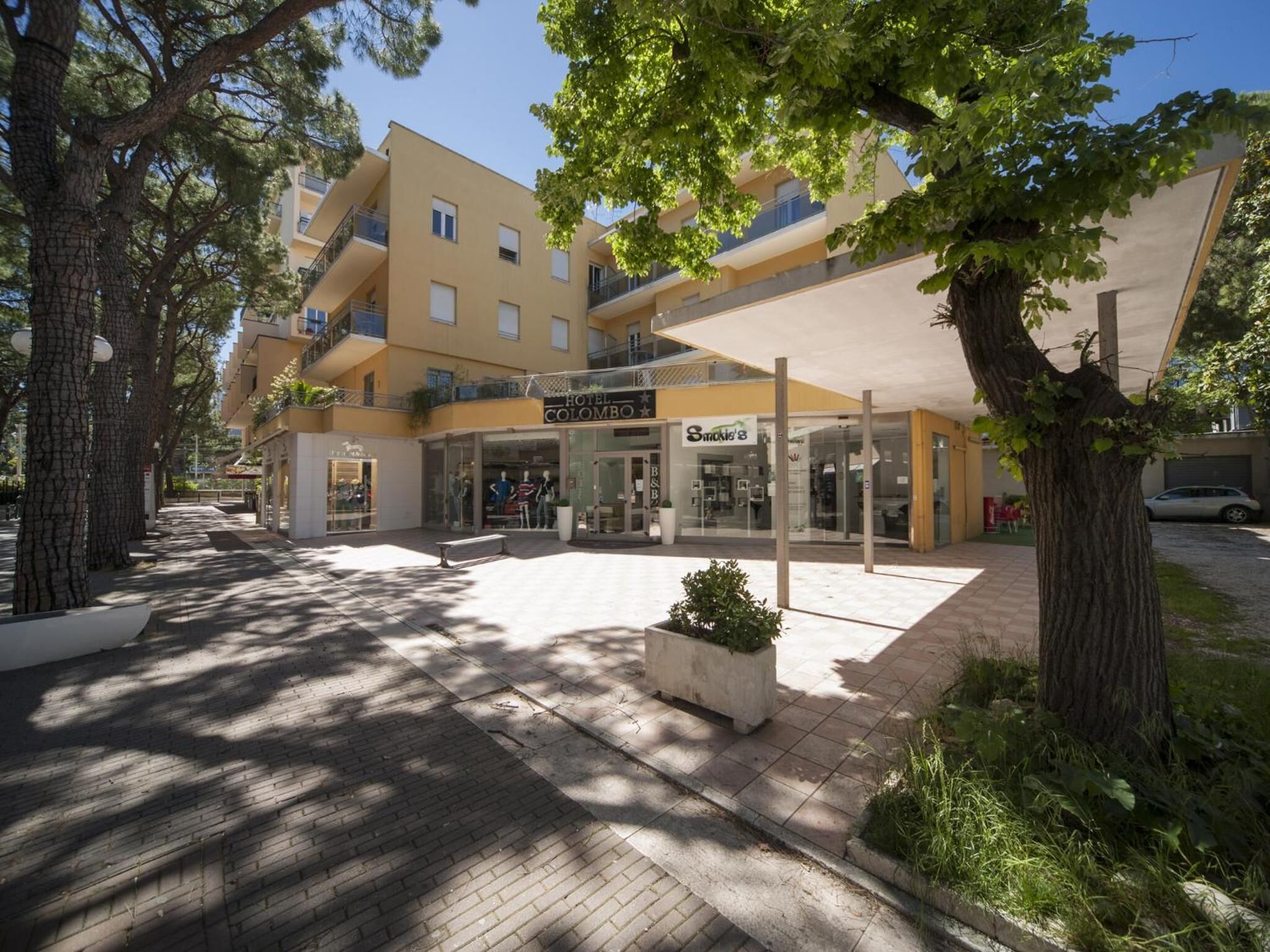 المنشأة من الخارج