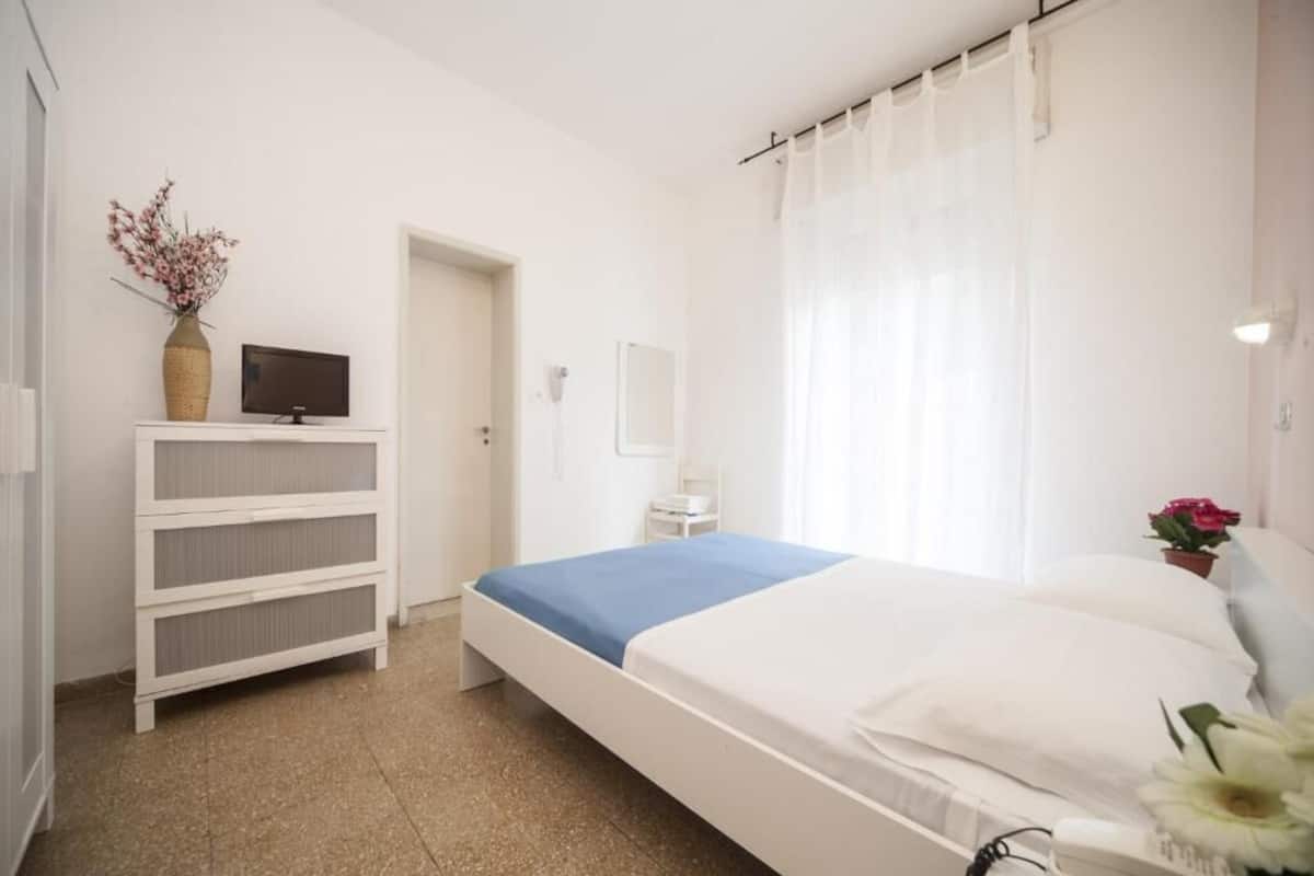 Doppelzimmer, Balkon | Zimmersafe, Schreibtisch, kostenloses WLAN, Bettwäsche