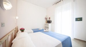 Quarto triplo | Cofres nos quartos, escrivaninha, Wi-Fi de cortesia, roupa de cama