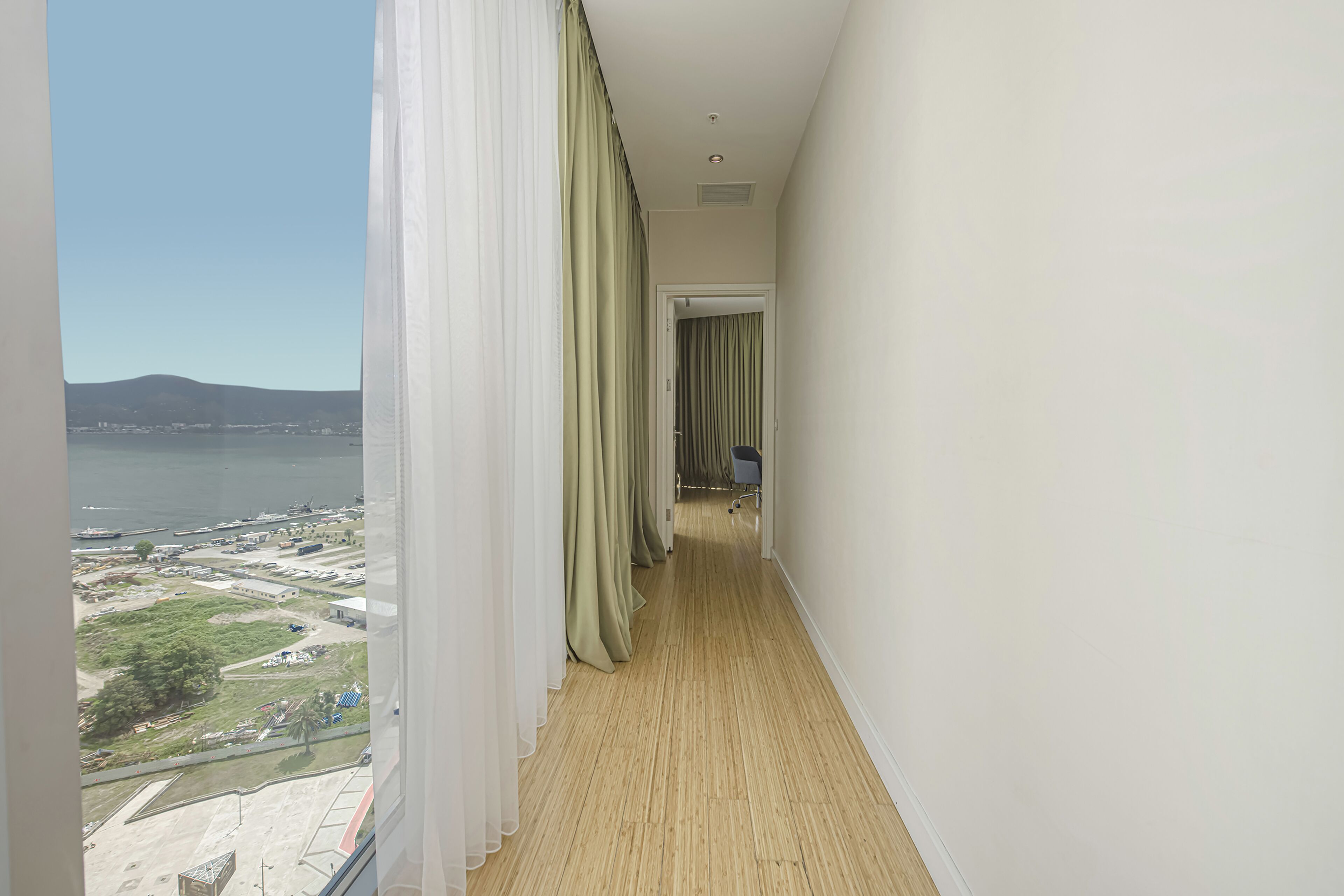 suite, 1 bedroom | minibar, in-room safe, desk, laptop workspace