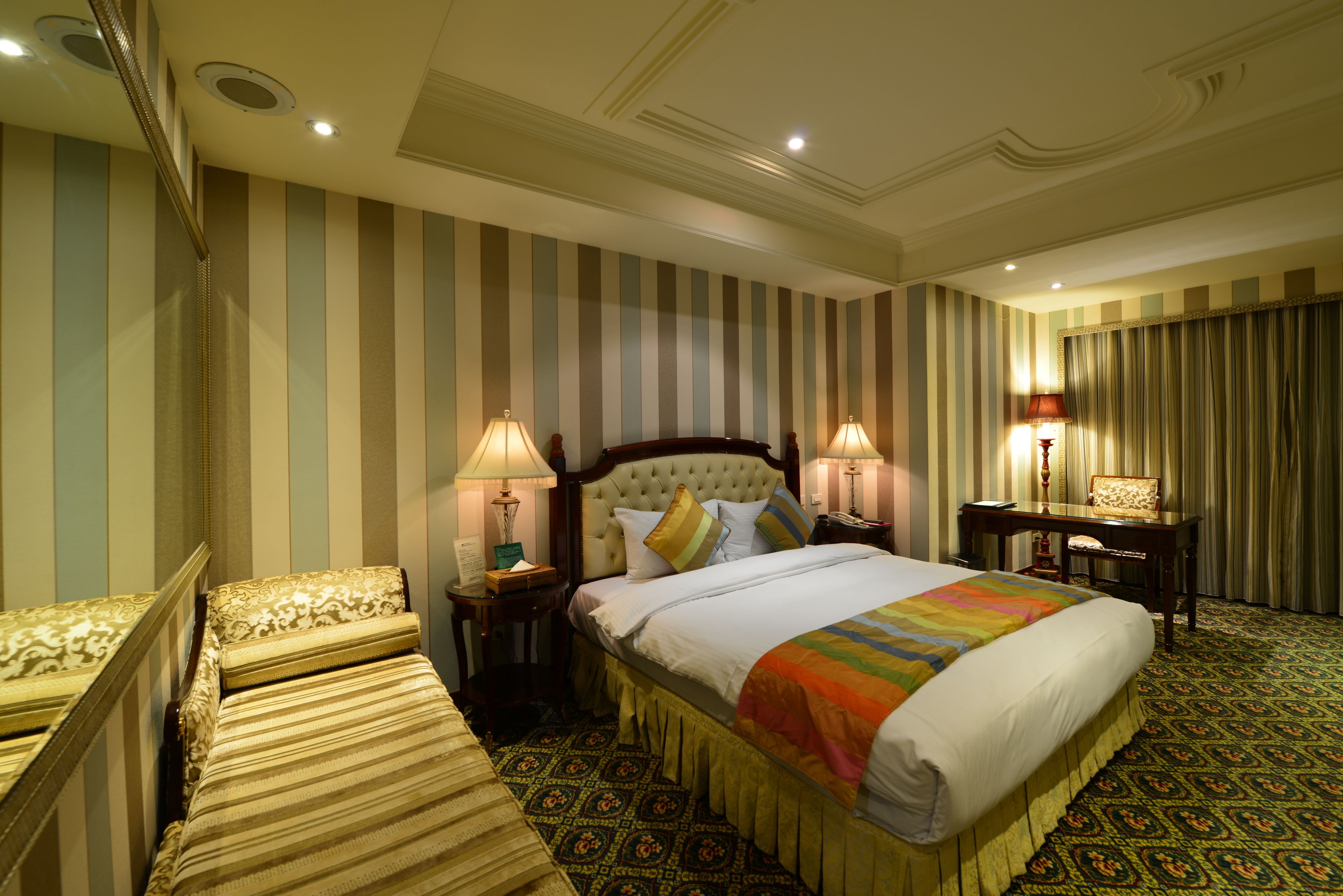 deluxe room | 1 bedroom, down duvets, pillow-top beds, minibar